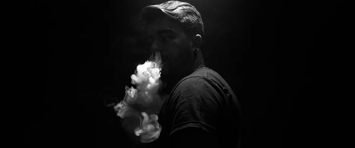 vaping in dark