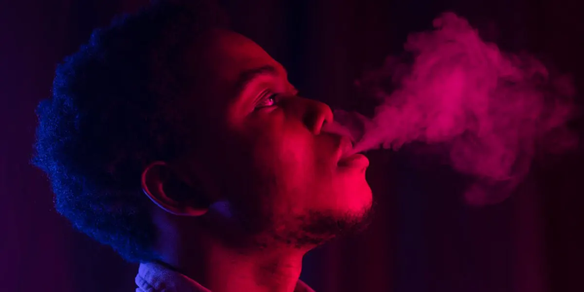 How to Make a Disposable Vape Work After It Dies a man vaping after troubleshooting disposable vape common issues